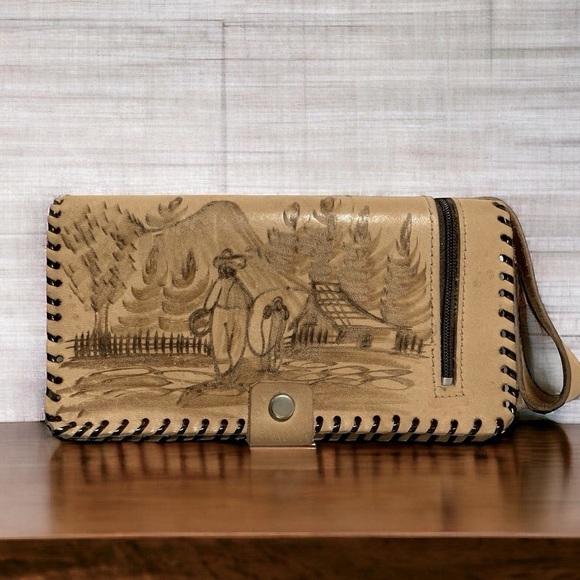 Handmade Tooled El Salvador wallet has lots of storage and inside mirror. - Picture 1 of 8